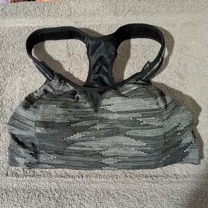 BRAS (4) Bras 36C No wires
